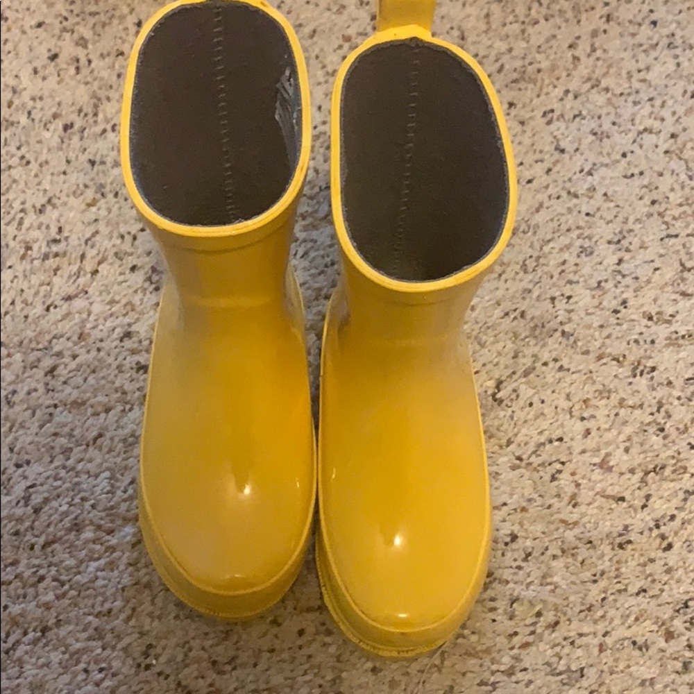 Gap rain boots!